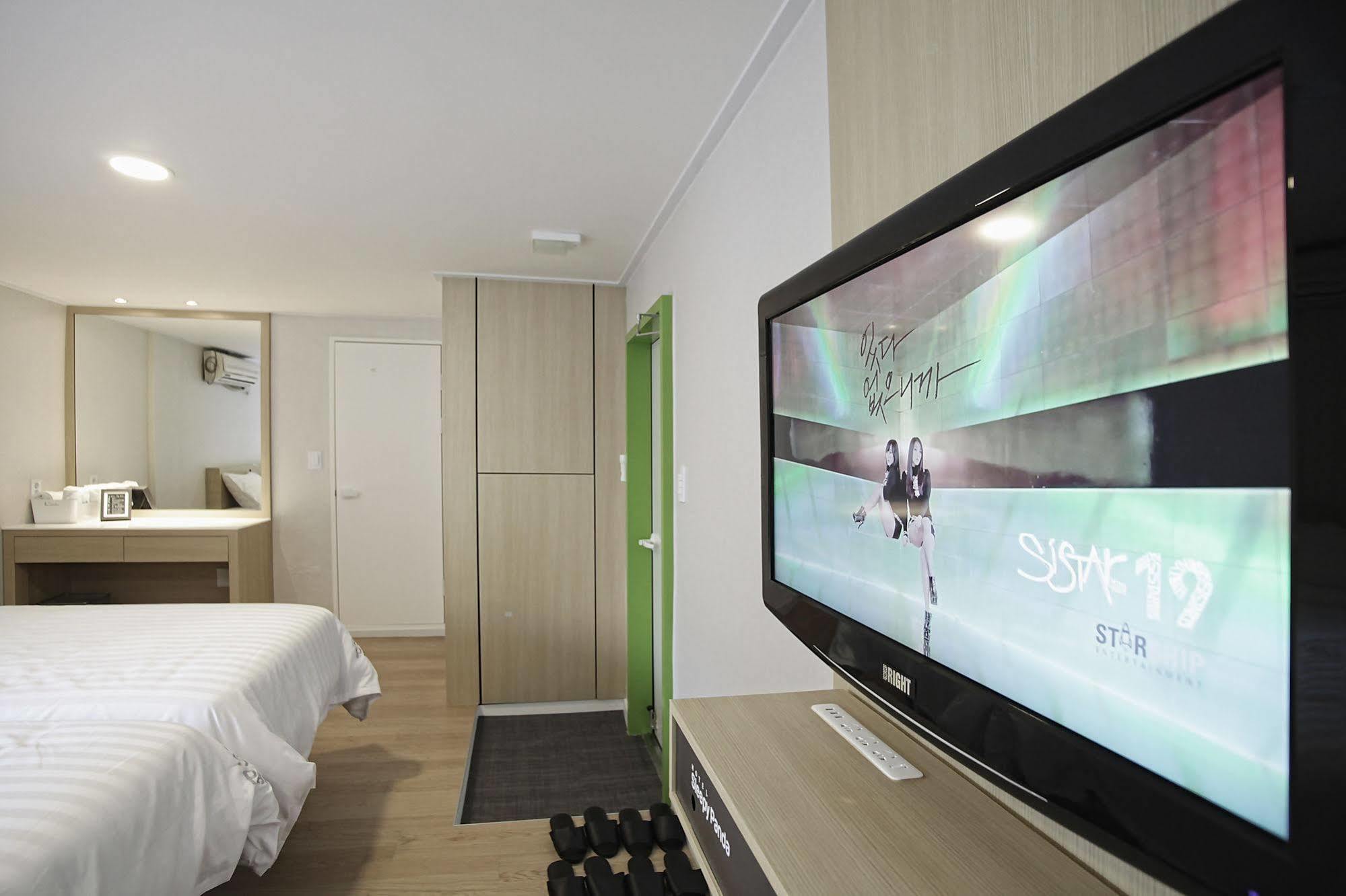 Hotel Sleepy Panda Streamwalk Seoul Jongno Exterior photo